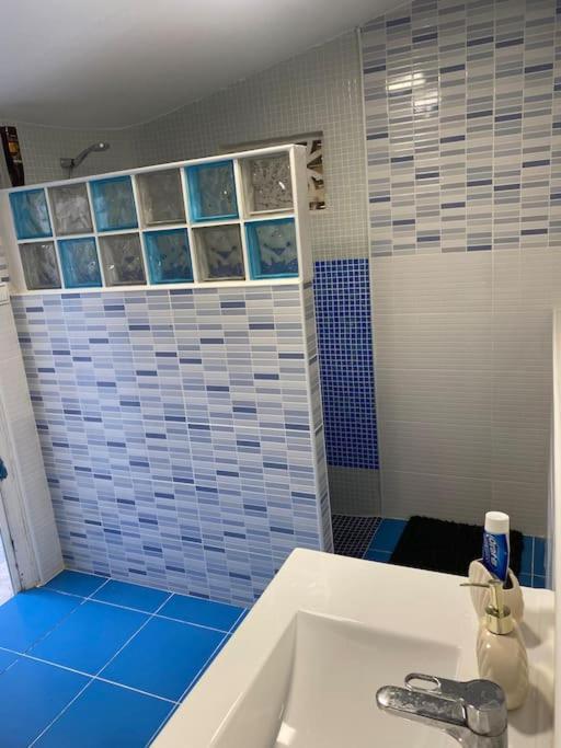 Encantador Y Acogedor Alojamiento Con Piscina 몬세라트 외부 사진