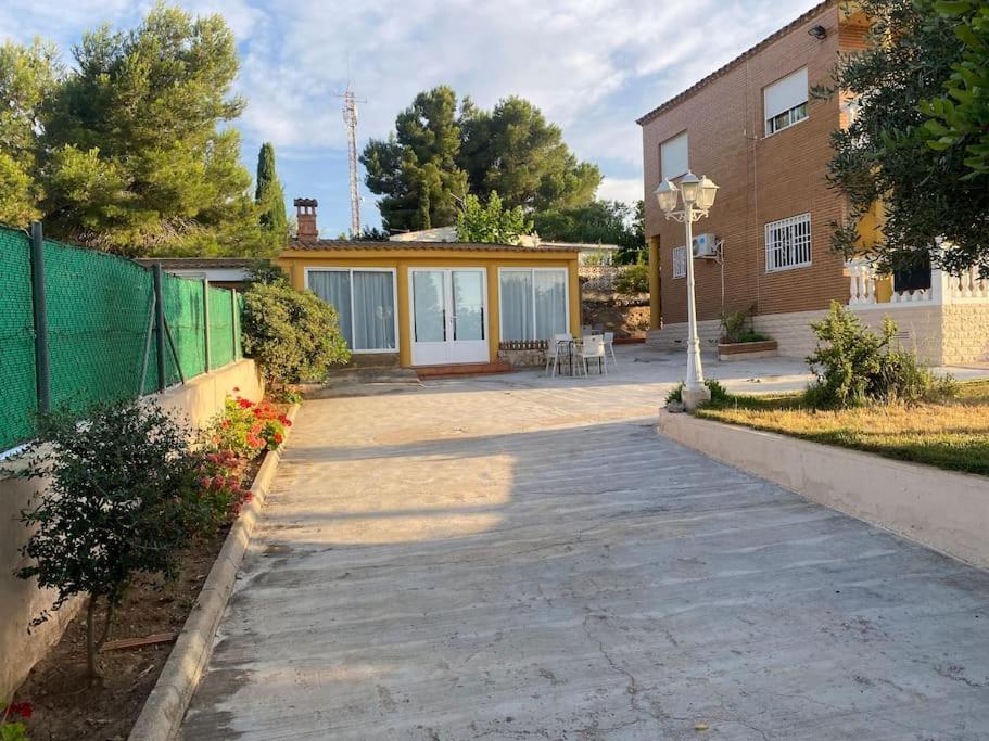 Encantador Y Acogedor Alojamiento Con Piscina 몬세라트 외부 사진