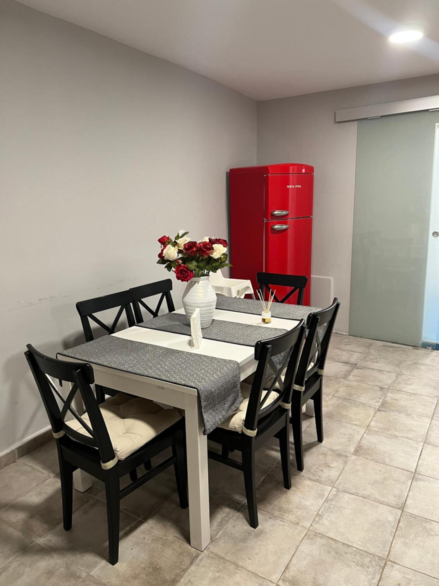 Encantador Y Acogedor Alojamiento Con Piscina 몬세라트 외부 사진
