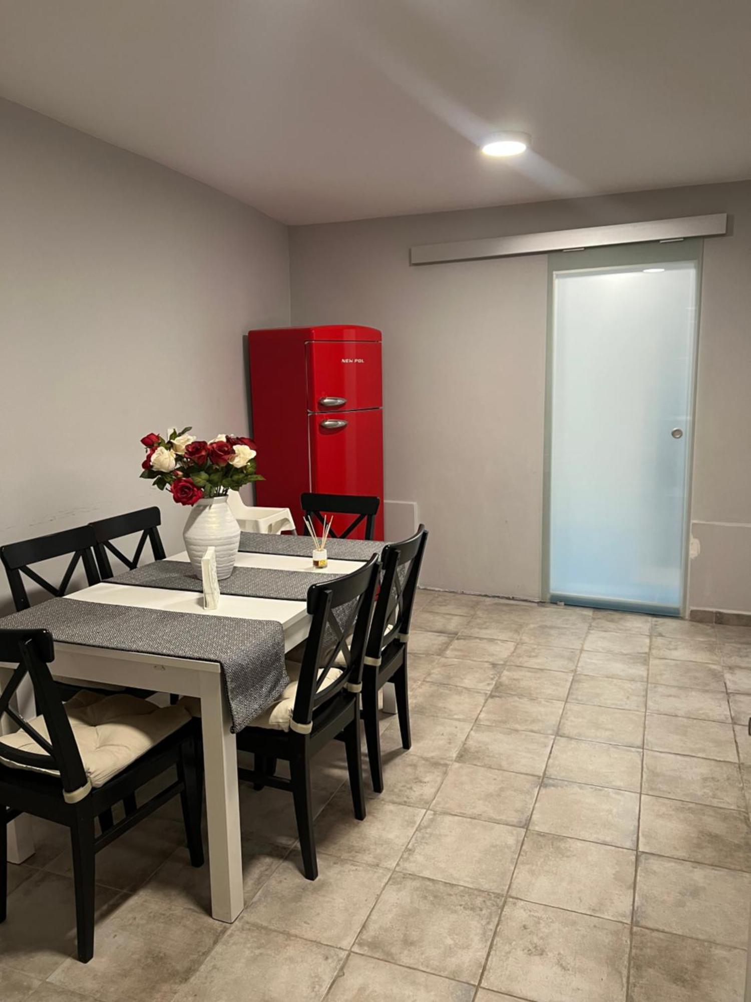 Encantador Y Acogedor Alojamiento Con Piscina 몬세라트 외부 사진